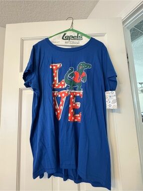 Blue  Gator LOVE Graphic T-Shirt with Alligator Motif